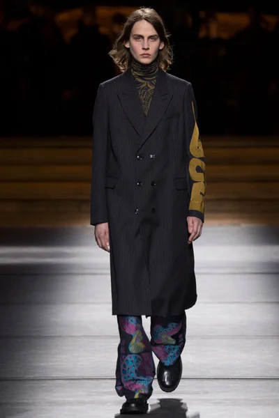 Look 23